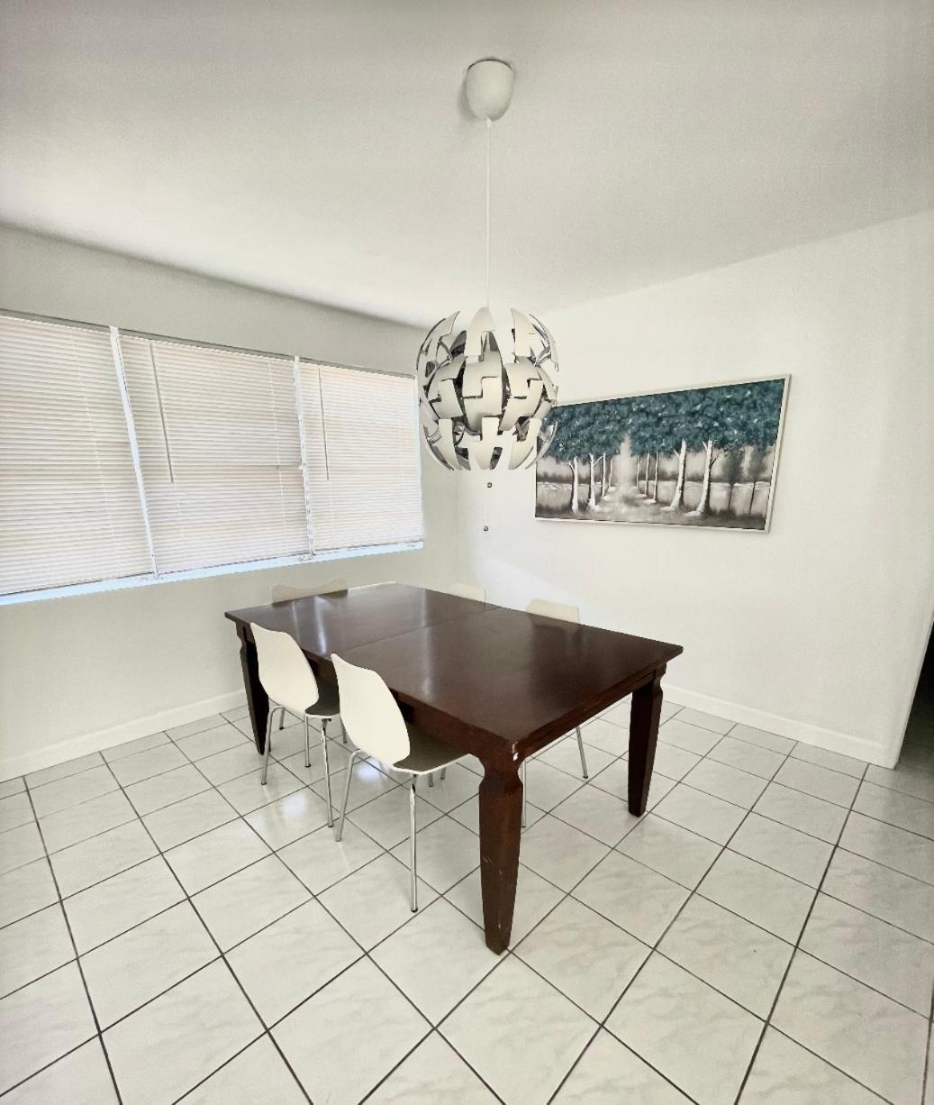 Modern Close To Downtown And The Airport Appartement