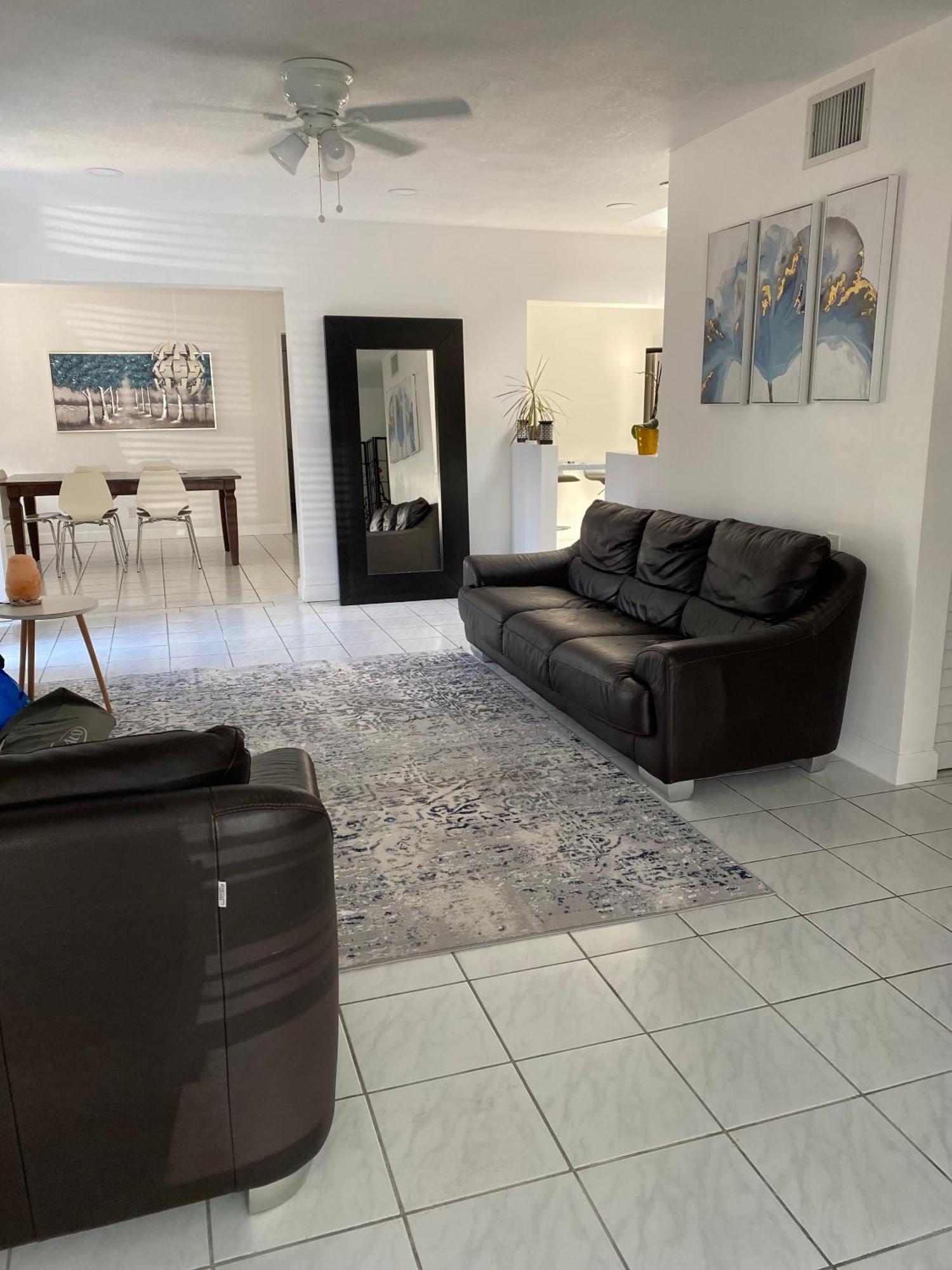 Appartement Modern Close To Downtown And The Airport *
