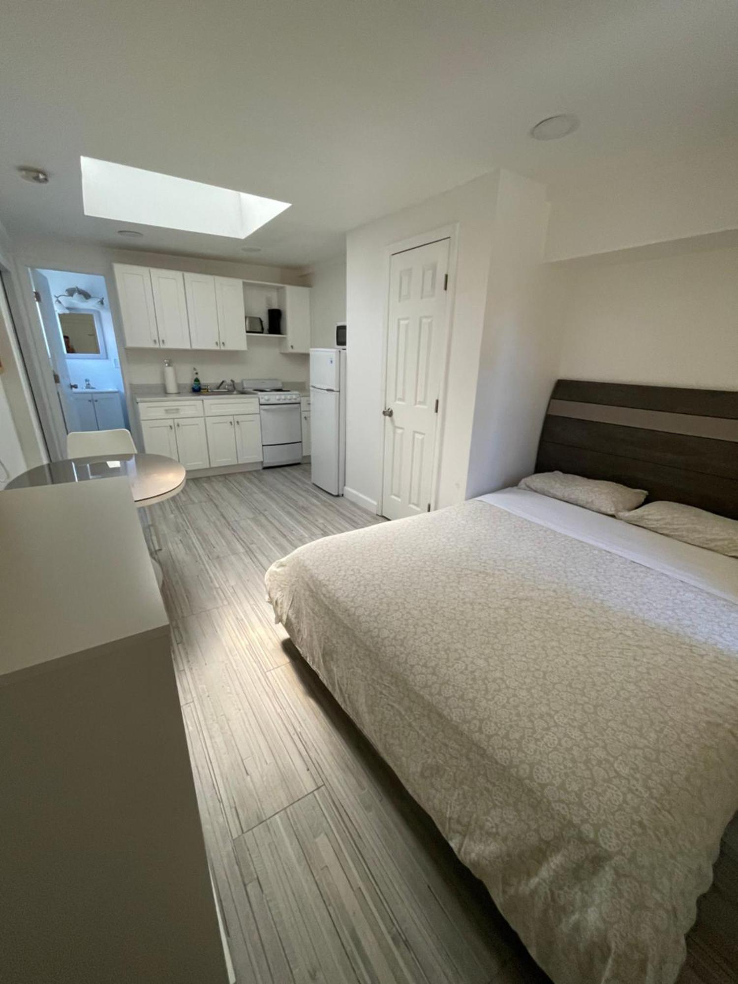 Modern Close To Downtown And The Airport Appartement *